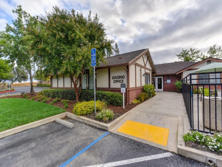 Leasning Office Walkway, Parking Spots, Grass, Walkway and Gate